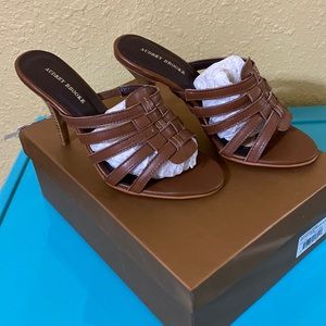 Audrey Brooke slide, never worn